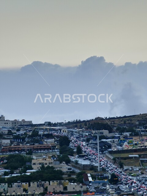 النمو والتطور العمراني والحضاري للمدن السعودية، حركة المرور في شوارع وعقد الربط في المملكة، سير السيارات والمركبات السريعة في الطرقات، وسائل النقل و المواصلات العامة والخاصة، الطرق الاسفلتية المعبدة في مدينة الطائف، الطبيعة الخضراء وتضاريس السلاسل الجبلية
