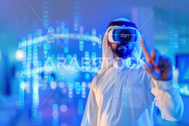 التفاعل والاندماج مع الواقع الافتراضي، الأجهزة التكنولوجية والتقنيات الحديثة، محاولة لمس المكونات الخيالية، الشعور بالمتعة والتسلية بمحاكاة العالم الخيالي, رجل عربي خليجي سعودي يرتدي الثوب التقليدي والغترة ويضع نظارة الفي آر، خلفية عناصر هولوجرامية زرقاء