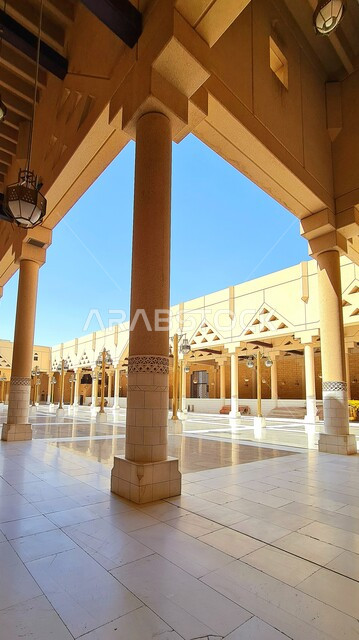 العبادة والتقرب الى الله, مسجد الشيخ محمد بن إبراهيم في الرياض، التصميم الداخلي والفن الهندسي المعماري للأعمدة في المساجد، اماكن دينية في المملكة العربية السعودية 