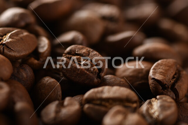 حبوب البن (بذرة نبات القهوة) نوع من أنواع المشروبات المنشطة ذهنياً ,بذور البن المحمصة , بذور البن الطازجة الطبيعية 