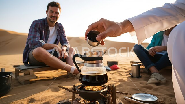 صورة آسرة لرجل سعودي خليجي عربي يرتدي الزي التقليدي ويحمل بيد إبريق قهوة وموقد خشبي باليد الأخرى، حسن الضيافة والإستقبال، صنع القهوة بدلة من الزجاج ، رجلان عربيان  في رحلة تخييم برية في الصحراء، جلسة بر عربية شعبية، قضاء أوقات ممتعة مع الأصدقاء