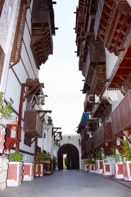 متحف عبد الرؤوف خليل رمز للعمارة التاريخية الواقعة في مدينة جدة بالمملكة العربية السعودية ، عرض المقتنات الأثرية التي لعهد قديم جداً ، اماكن سياحية