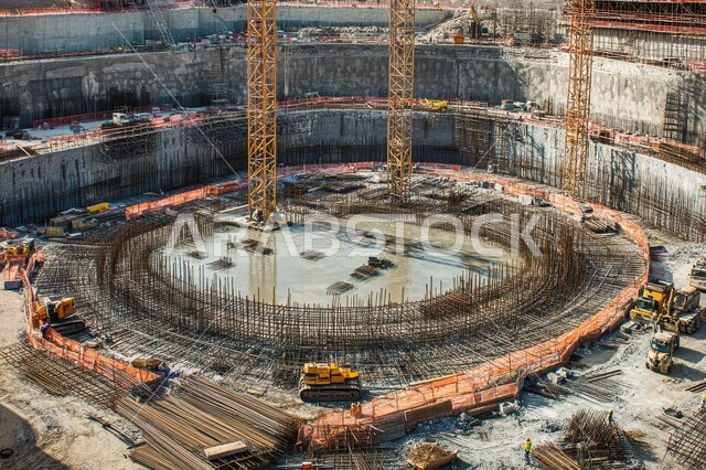 التطور المعماري والحضاري في المملكة العربية السعودية، تشييد المباني والمشاريع الضخمة، مفهوم تحسين البنية التحتية للبلاد، أعمال البناء والمقاولات والتطوير العقاري، إنشاء الأساسات والهياكل للمشروعات السكنية والمصانع