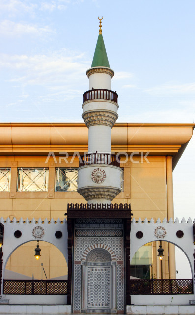 المئذنة (المنارة) مبنى مرتفع طويل ملحق بالمساجد ، العبادة والتقرب إلى الله ، صوت الأذان ، دعوة المسملين للصلاة  ، مسجد المئذنة
