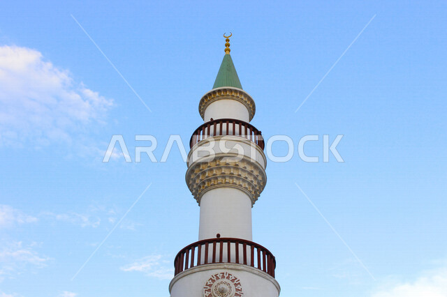 المئذنة (المنارة) مبنى مرتفع طويل ملحق بالمساجد ، العبادة والتقرب إلى الله ، صوت الأذان ، دعوة المسملين للصلاة  ، مسجد المئذنة