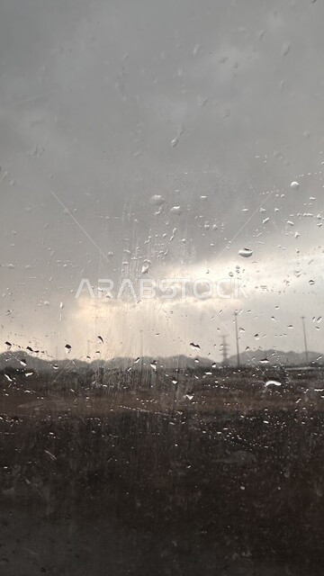 الأجواء الشتوية الماطرة, منظر الغيوم و السحب الكثيفة في سماء المدينة المنورة, الطرقات والشوارع المعبدة في المملكة العربية السعودية, المناظر الطبيعية المتميزة لهطول الأمطار