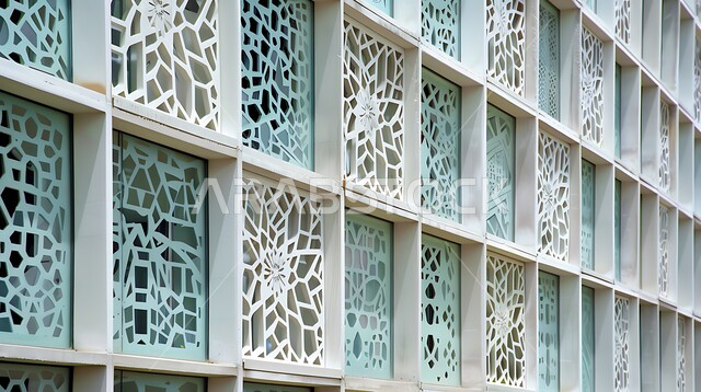 الفن الهندسي المعماري لمسجد عربي عريق باللون الأزرق، لقطة مقربة للأنماط والزخارف الهندسية المبتكرة والأعمال الزجاجية في مسجد معاصر، التصاميم والديكورات المتميزة على الطراز الإسلامي الحديث لجدران المساجد