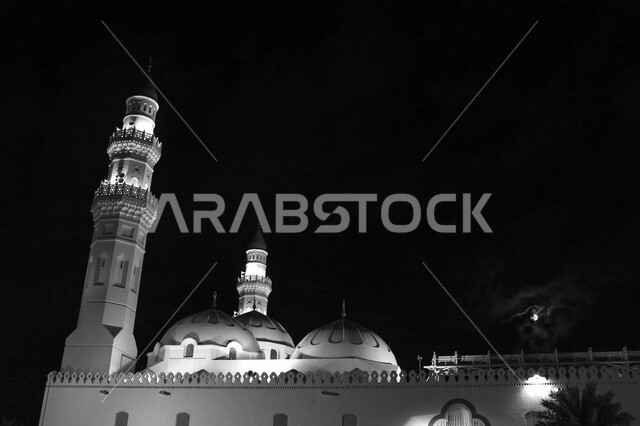 المئذنة (المنارة) مبنى مرتفع طويل ملحق بالمساجد ، العبادة والتقرب إلى الله ، صوت الأذان ، دعوة المسملين للصلاة  ، مسجد المئذنة