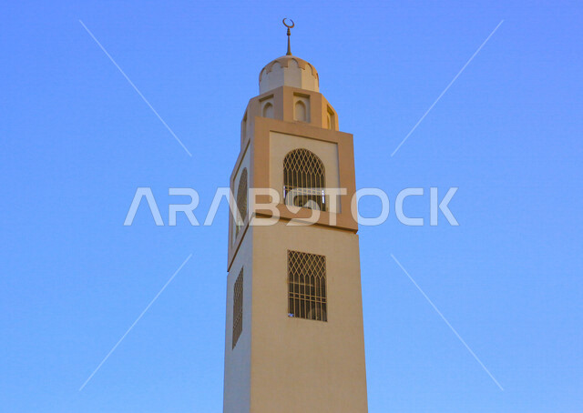 المئذنة (المنارة) مبنى مرتفع طويل ملحق بالمساجد ، العبادة والتقرب إلى الله ، صوت الأذان ، دعوة المسملين للصلاة  ، مسجد المئذنة