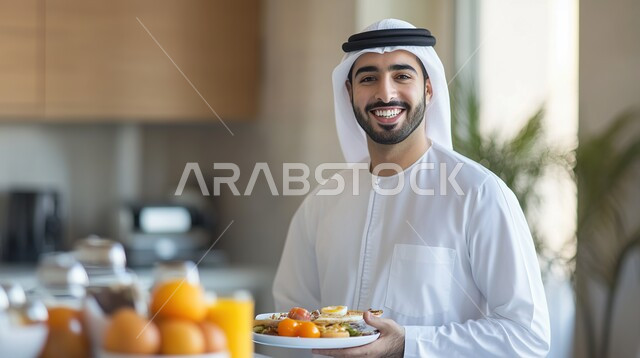 الاستمتاع بالمشروبات الباردة, تشكيلة متنوعة و مختلفة من المأكولات والمشروبات, رجل عربي خليجي إماراتي يرتدي الكندورة و الغترة البيضاء يحمل بيده طبق مليء بالأطعمة اللذيذة, مطاعم و كافيهات في الإمارات, قضاء الأوقات الممتعة في المطعم