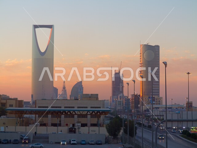 المباني و المنشآت السكنية و التجارية, الفن الهندسي المعماري في بناء الأبراج و ناطحات السحاب، برج المملكة في مدينة الرياض، معالم سياحية مشهورة في المملكة العربية السعودية