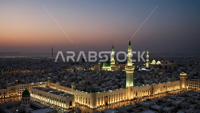 المآذن والقبب المضيئة وقت غروب الشمس، أماكن ومعالم إسلامية مقدسة مشهورة  في المملكة العربية السعودية، المسجد النبوي الشريف في المدينة المنورة ، العبادة والتقرب الى الله تعالى، الفن الهندسي الاسلامي للمساجد