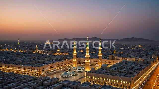المسجد النبوي الشريف في المدينة المنورة ، العبادة والتقرب الى الله تعالى، معالم وأماكن إسلامية مقدسة مشهورة  في المملكة العربية السعودية، القبب والمآذن المضيئة وقت غروب الشمس، الفن الهندسي الاسلامي للمساجد