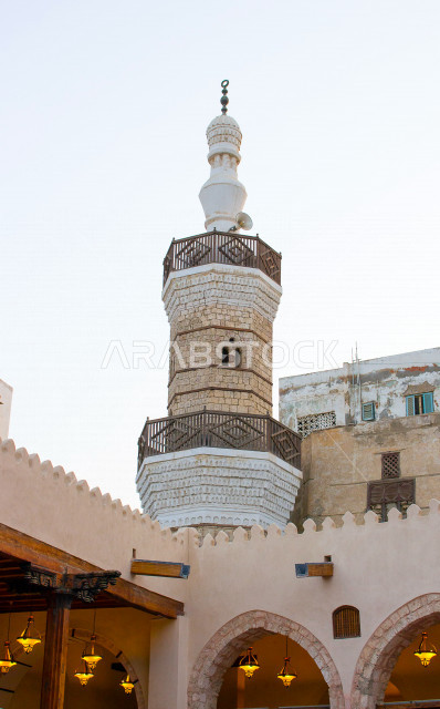 المئذنة (المنارة) مبنى مرتفع طويل ملحق بالمساجد ، العبادة والتقرب إلى الله ، صوت الأذان ، دعوة المسملين للصلاة  ، مسجد المئذنة