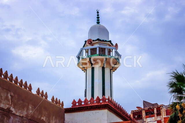 المئذنة (المنارة) مبنى مرتفع طويل ملحق بالمساجد ، العبادة والتقرب إلى الله ، صوت الأذان ، دعوة المسملين للصلاة  ، مسجد المئذنة