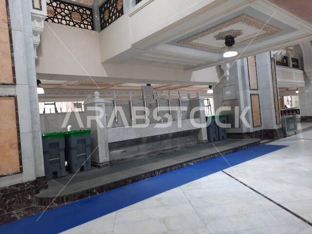 المسعى داخل الحرم المكي الشريف، أماكن إسلامية مقدسة، صورة للمسافة بين الصفا والمروة في المسجد الحرام في مكة المكرمة بالمملكة العربية السعودية, الفن الهندسي المعماري على الطراز الإسلامي, العبادة والتقرب الى الله، معالم دينية مشهورة