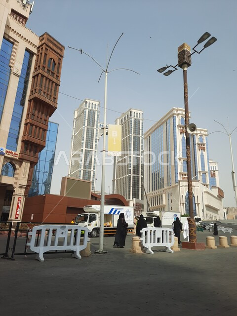 مباني شركة جبل عمر للتطوير في مكة المكرمة بالمملكة العربية السعودية، فنادق ومنتجعات كونراد في قلب المدينة المقدسة، المعالم السياحية المشهورة، الفن الهندسي المعماري في بناء الأبراج وناطحات السحاب الشاهقة