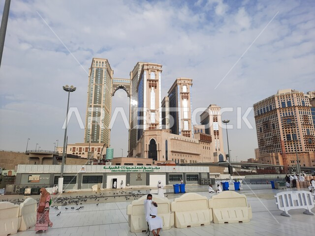 مباني شركة جبل عمر للتطوير في مكة المكرمة بالمملكة العربية السعودية، فنادق ومنتجعات كونراد في قلب المدينة المقدسة، المعالم السياحية المشهورة، الفن الهندسي المعماري في بناء الأبراج وناطحات السحاب الشاهقة