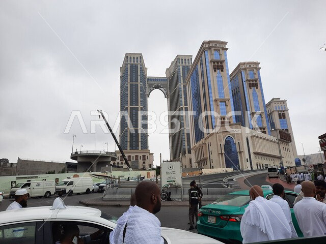 مباني شركة جبل عمر للتطوير في مكة المكرمة بالمملكة العربية السعودية، فنادق ومنتجعات كونراد في قلب المدينة المقدسة، المعالم السياحية المشهورة، الفن الهندسي المعماري في بناء الأبراج وناطحات السحاب الشاهقة