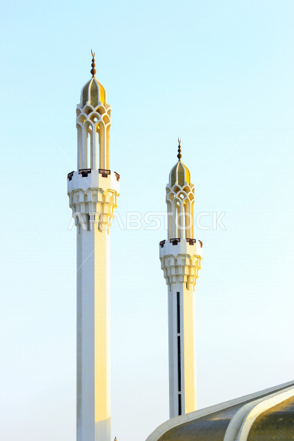 صورة لمئذنة جامع حسن عناني هو أحد الجوامع الكبيرة بمدينة جدة ، يقع على كورنيش جدة ، معالم سياحية ، مناظر طبيعية ، جمال السعودية ، صوت الآذان ، دعوة المسلمين للصلاة ، مسجد العناني بجدة