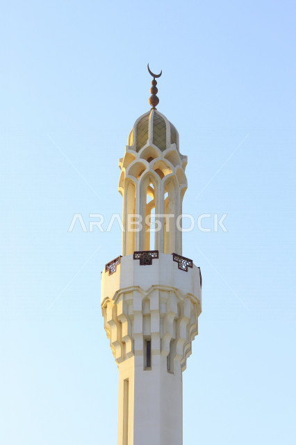 A picture of the minaret of the Hassan Anani Mosque, which is one of the large mosques in Jeddah, located on the Jeddah Corniche, tourist attractions, landscapes, the beauty of Saudi Arabia, the sound of the call to prayer, the Muslim call to prayer, Al-A