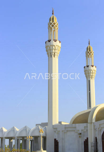 صورة لجامع حسن عناني هو أحد الجوامع الكبيرة بمدينة جدة ، يقع على كورنيش جدة ، معالم سياحية ، مناظر طبيعية ، جمال السعودية ، صوت الآذان ، دعوة المسلمين للصلاة ، مسجد العناني بجدة ، مئذنة المسجد