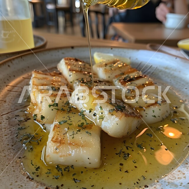 وجبة ذات قيمة غذائية عالية، فنون التقديم في مطاعم ومطابخ المملكة العربية السعودية، أطباق من المأكولات العربية التقليدية الشعبية، وصفات طعام شهية صحية لذيذة ، جبنة الحلوم المشوية مع زيت الزيتون