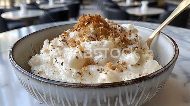 مطابخ ومطاعم المملكة العربية السعودية، المقبلات الساخنة الشهية، المأكولات والوجبات الشرقية، طبق مكرونة كريمة بالجبن مع فتات الخبز المقرمشة، أكلات وأطباق شعبية تقليدية، وصفات الطعام الآسيوية