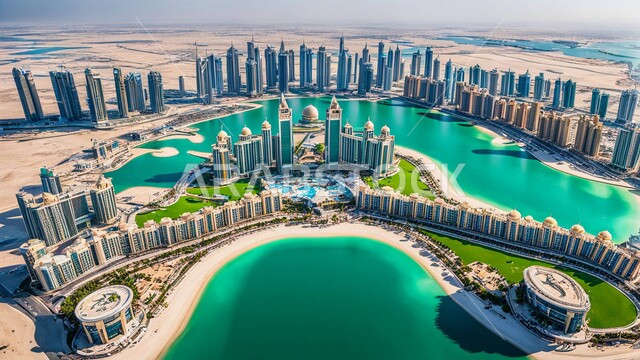 تحسين وتطوير البنية التحتية، المباني والمنشآت التجارية الشاهقة المطلة على البحر، بناء مستقبل حضاري متطور في دبي، الفنون والتصاميم المعمارية الحديثة، ناطحات السحاب والأبراج في الامارات العربية المتحدة، منظر تخيلي مستقبلي للتقدم والنمو العمراني