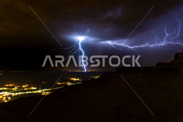 منظر البرق في محافظة أحد رفيدة، عاصفة رعدية تضرب منطقة عسير ليلا, الطقس والكوارث و الظواهر الطبيعية، الأجواء الشتوية في المملكة العربية السعودية, خلفية الطبيعة
