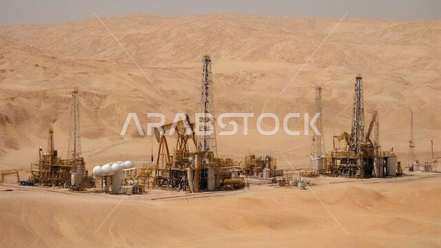 مصافي تكرير النفط والغاز, صناعات ومشاريع بتروكيماوية، مفهوم هندسة البترول في دول الخليج, النهضة بالاقتصاد الوطني السعودي, الأبراج والهياكل المعدنية في الأراضي الصحراوية, مستودعات وخزانات كبيرة وضخمة, مصانع ومناجم الوقود في المملكة العربية السعودية