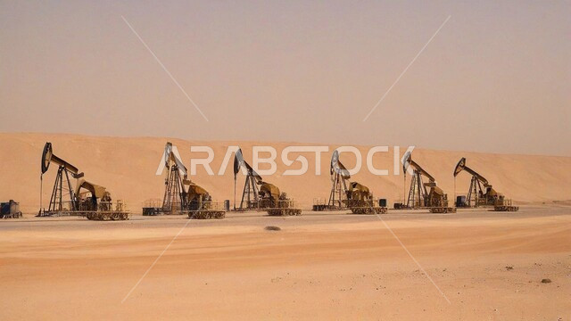 مصافي تكرير النفط والغاز, صناعات ومشاريع بتروكيماوية، مفهوم هندسة البترول في دول الخليج, النهضة بالاقتصاد الوطني السعودي, الأبراج والهياكل المعدنية في الأراضي الصحراوية, مستودعات وخزانات كبيرة وضخمة, مصانع ومناجم الوقود في المملكة العربية السعودية