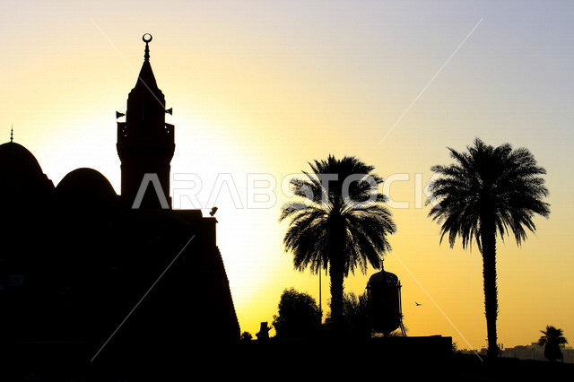 صورة إبداعية ظلية جميلة لمسجد الأحمر في مدينة الرياض بالمملكة العربية السعودية ، المئذنة (المنارة) مبنى مرتفع طويل ملحق بالمساجد ، العبادة والتقرب إلى الله ، صوت الأذان ، دعوة المسملين للصلاة  ، مئذنة المسجد