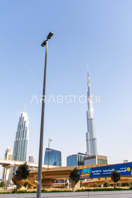 برج خليفة في مدينة دبي, الفن الهندسي المعماري للأبراج وناطحات السحاب, جذب واستقطاب السياح من انحاء العالم, النمو والتطور العمراني على ساحل الخليج العربي، الواجهة السياحية في الامارات العربية المتحدة