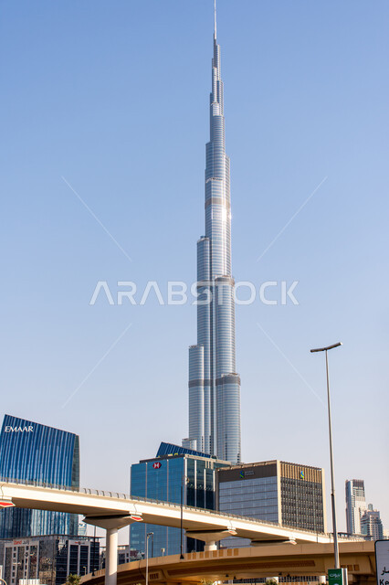 The architectural engineering art of towers and skyscrapers, Burj Khalifa in Dubai, attracting and attracting tourists from all over the world, urban growth and development on the Arabian Gulf coast, the tourist destination in the United Arab Emirates