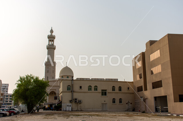 A place of tranquility, comfort and tranquility, mosques in the city of Dubai, places of worship and closeness to God Almighty, domes and minarets of mosques, architectural art in the United Arab Emirates, Islamic tourist attractions