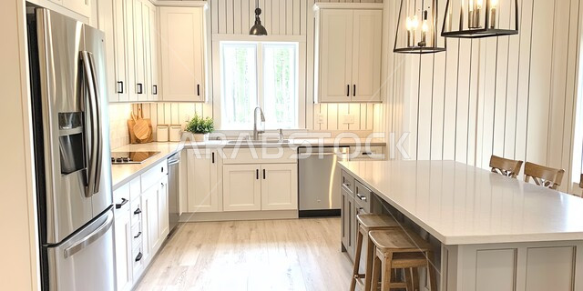 استخدام الطراز الفني العصري في الأثاث المنزلي, مطبخ بديكورات داخلية فاخرة، فنون الهندسة المعمارية المتميزة الحديثة، شقق وفلل سكنية في المملكة العربية  السعودية