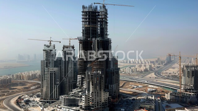 مفهوم الهندسة المعمارية والانشاءات، مجمع سكني في مدينة الشارقة، أبنية ومجمعات سكنية حديثة في الامارات العربية المتحدة، الفن الهندسي للمباني على الطراز الحديث, الات الحفر والبناء في مقر الإنشاءات