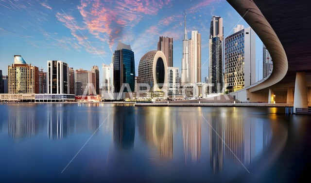 الفن الهندسي المعماري لبناء الأبراج و ناطحات السحاب, المباني الشاهقة و المنشآت السكنية و التجارية, المعالم و الأماكن السياحية الساحلية المشهورة في الإمارات العربية المتحدة, جذب السياح من أنحاء العالم