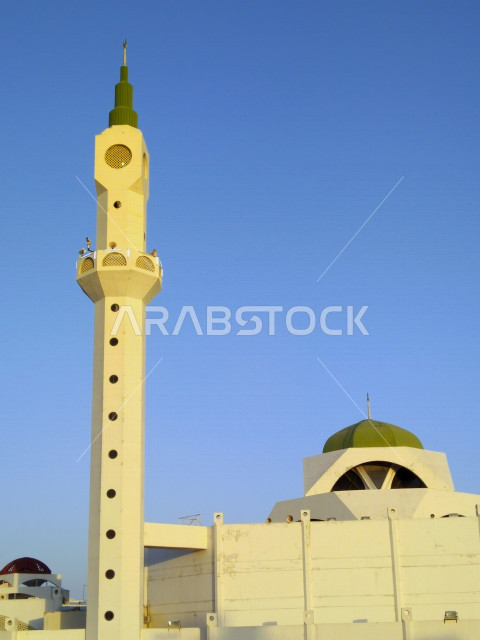 المئذنة (المنارة) مبنى مرتفع طويل ملحق بالمساجد ، العبادة والتقرب إلى الله ، صوت الأذان ، دعوة المسملين للصلاة  ، مسجد المئذنة