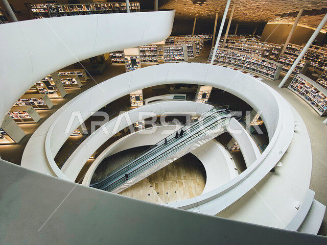 التصاميم الهندسية المعمارية الداخلية, صورة علوية من الداخل لمركز اثراء المعرفة في منطقة الظهران في المملكة العربية السعودية ، مركز الملك عبد العزيز الثقافي العالمي ،معارض ومكتبات ، اماكن ثقافية تعليمية في السعودية