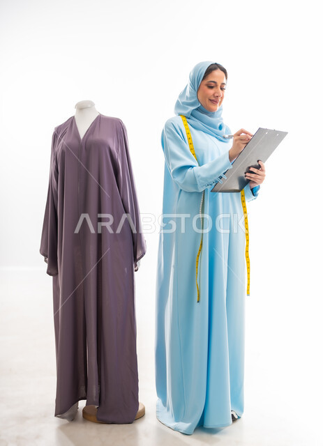 اختراع وابتكار موديلات جديدة وعصرية، أهمية المرأة في مجال الخياطة، ورشة عمل تصميم ازياء، مهن وأعمال فنية نسائية، فنون ومهارات تفصيل الملابس النسائية، مفهوم عالم الأزياء والموضة