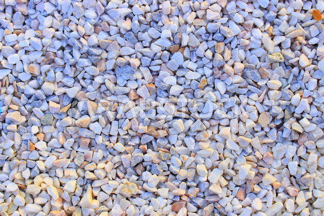 صورة مقربة لحصى ملونة على سطح البحر ، خلفية لحصى ملونة ، حصاة البحر