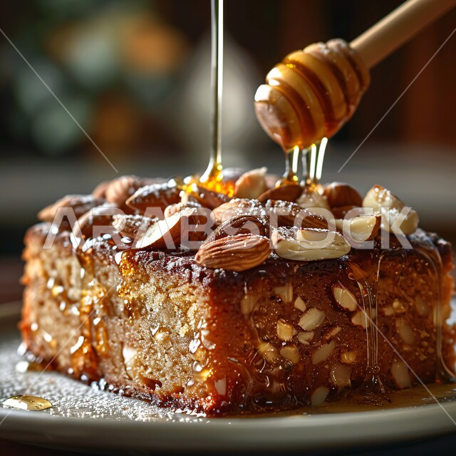 الحلويات الشرقية المشهورة, صورة مقربة لقطعة من كعكة اللوز المرشوشة بالعسل والمكسرات, الحلى العربي التقليدي اللذيذ, فنون التقديم في مطاعم ومطابخ المملكة العربية السعودية، وصفات أطباق التحلية الشهية، الأكلات الغنية بالسكريات و السعرات الحرارية