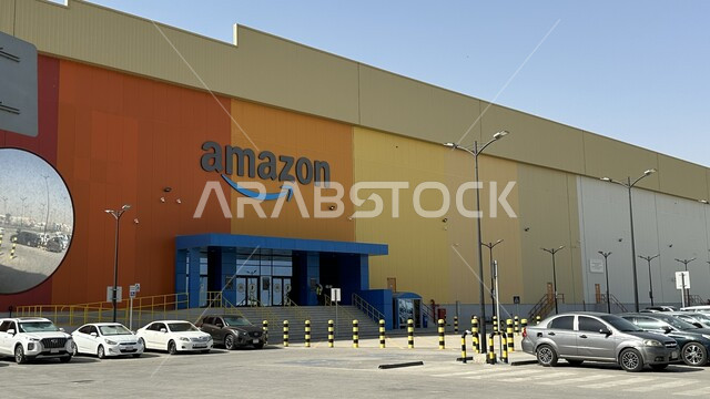 المقر الرئيسي لمراكز التسوق أونلاين، مبنى شركة امازون في مدينة الرياض، الفن الهندسي المعماري على الطراز الحديث للمنشآت التجارية، المباني والمتاجر الفاخرة، أماكن ومعالم مشهورة في السعوية