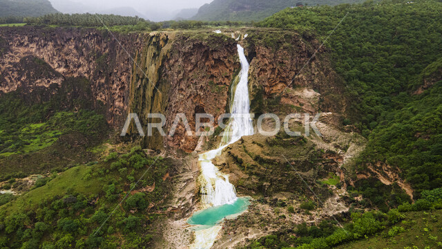 صورة لوادي دربات بمحافظة ظفار جنوب سلطنة عمان ، جمال المناظر الخضراء الطبيعية الخلابة ، أماكن سياحية ، السياحة بسلطنة عمان