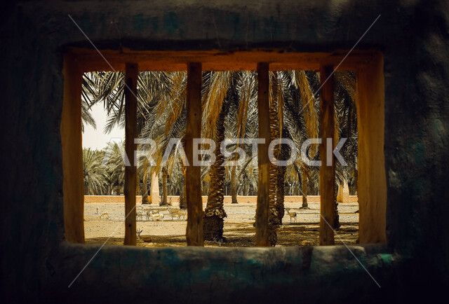 نوافذ قديمة في البلد التاريخية في مدينة جدة ، المملكة العربية السعودية ، المدينة التاريخية في جدة بتصميم معماري عربي قديم