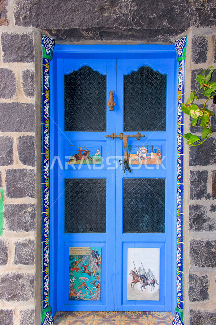 باب آثري قديم في مدينة جدة بأسلوب تاريخي عربي ، معالم بارزة في جدة ، معالم سياحة في المملكة العربية السعودية