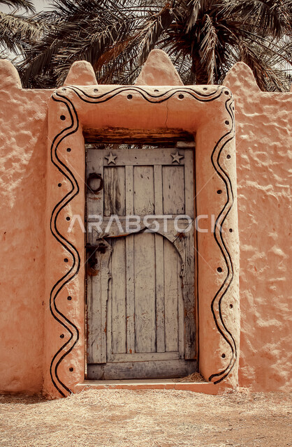 باب آثري قديم في مدينة جدة بأسلوب تاريخي عربي ، معالم بارزة في جدة ، معالم سياحة في المملكة العربية السعودية