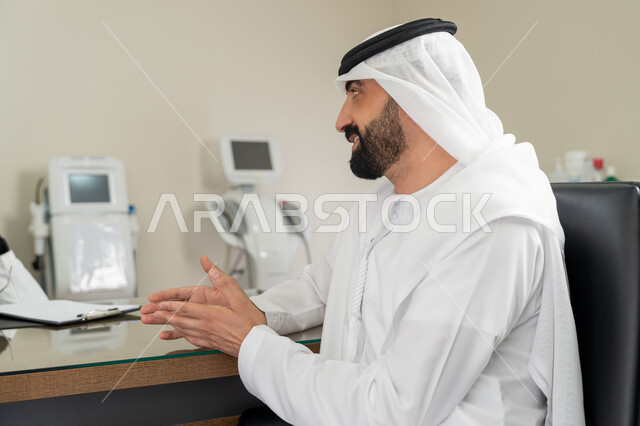 العمل في القطاعات الصحية, الاطلاع على نتائج التحاليل, تقديم الاستشارات في المراكز الطبيه في الامارات العربية المتحدة, متابعة السجل الطبي للمراجعين, مريض عربي خليجي اماراتي يقوم بشرح حالته المرضية, خلفية بيج